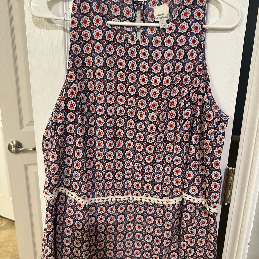 Crown & Ivy Women's Floral Sleeveless Top - Navy and Red